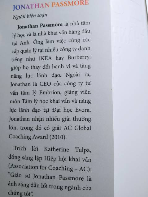 sách tập trung vào phân tích các mô hình Coach đang được ứng dụng rộng rãi và các chủ đề khai vấn phổ biến để mình có thể chọn được phương pháp coach phù hợp cho mình
quyển này không chỉ riêng tác giả viết mà còn "tập hợp những cây bút khai vấn hàng đầu tại các quốc gia nói tiếng anh" nha mọi người