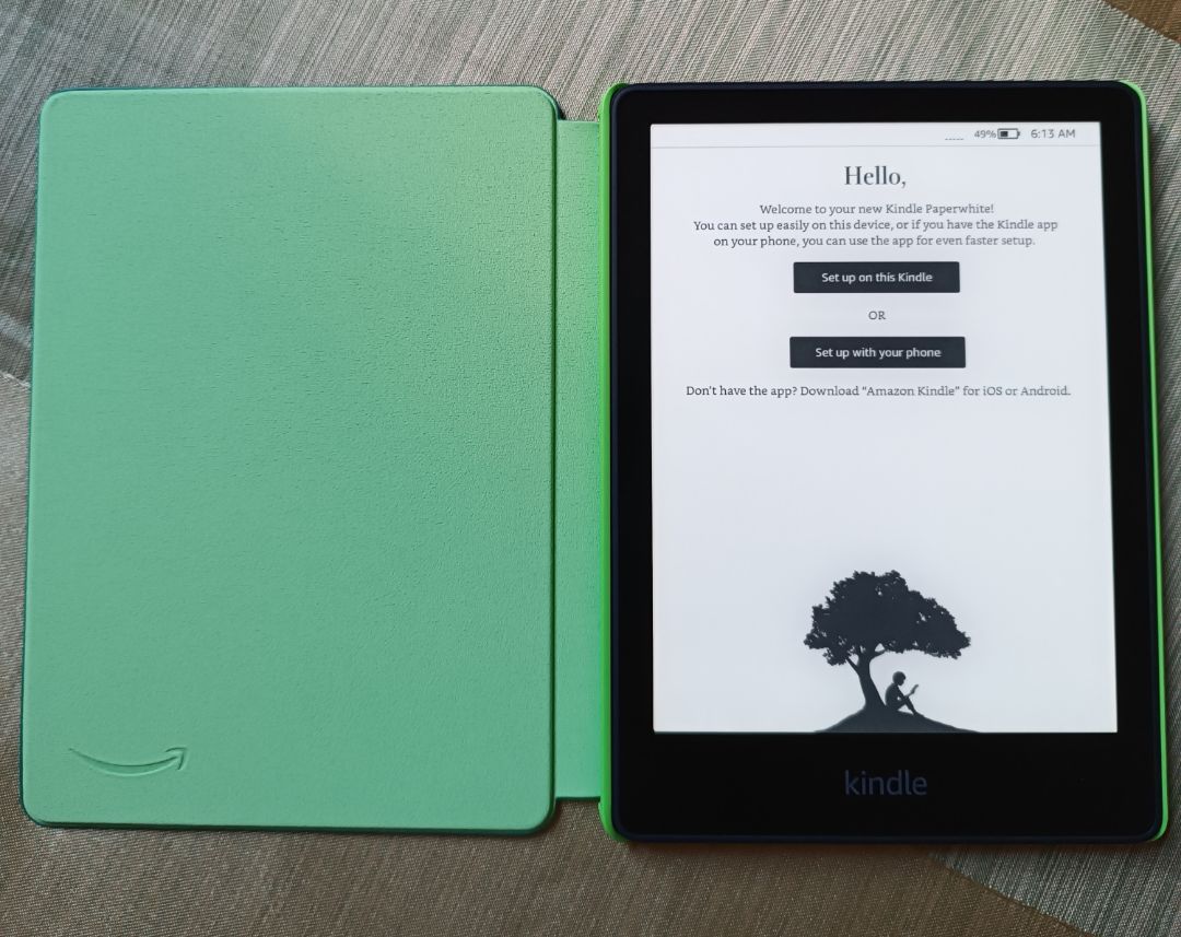 Cảm nhận đầu tiên của mình về máy đọc sách ppw5 này khá tốt, đang đọc điện thoại chuyển qua kindle thật chưa quen lắm, bao da bản kids ngọc lục bảo đẹp hơn mình nghĩ, rất có cảm xúc để có thể trên tay e nó cả ngày. Giao diện máy cơ bản dễ dùng cho ng mới, đèn nền, chữ to rõ nét, tông ấm dễ chịu..nói chung đáp ứng vừa đủ yêu cầu. Shop gửi hàng rất nhanh, đóng gói cẩn thận, trc mắt thì dùng ổn k thấy lỗi lầm j. Nói chung mình khá hài lòng về máy cũng như các b hỗ trợ bên shop. Thanks