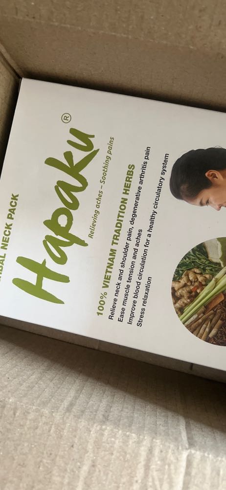 Sản phẩm thì mình chưa dùng nên chưa biết. Có điều shipper đến ném hàng vào nhà mình, không thèm nói một câu nên mình không hài long