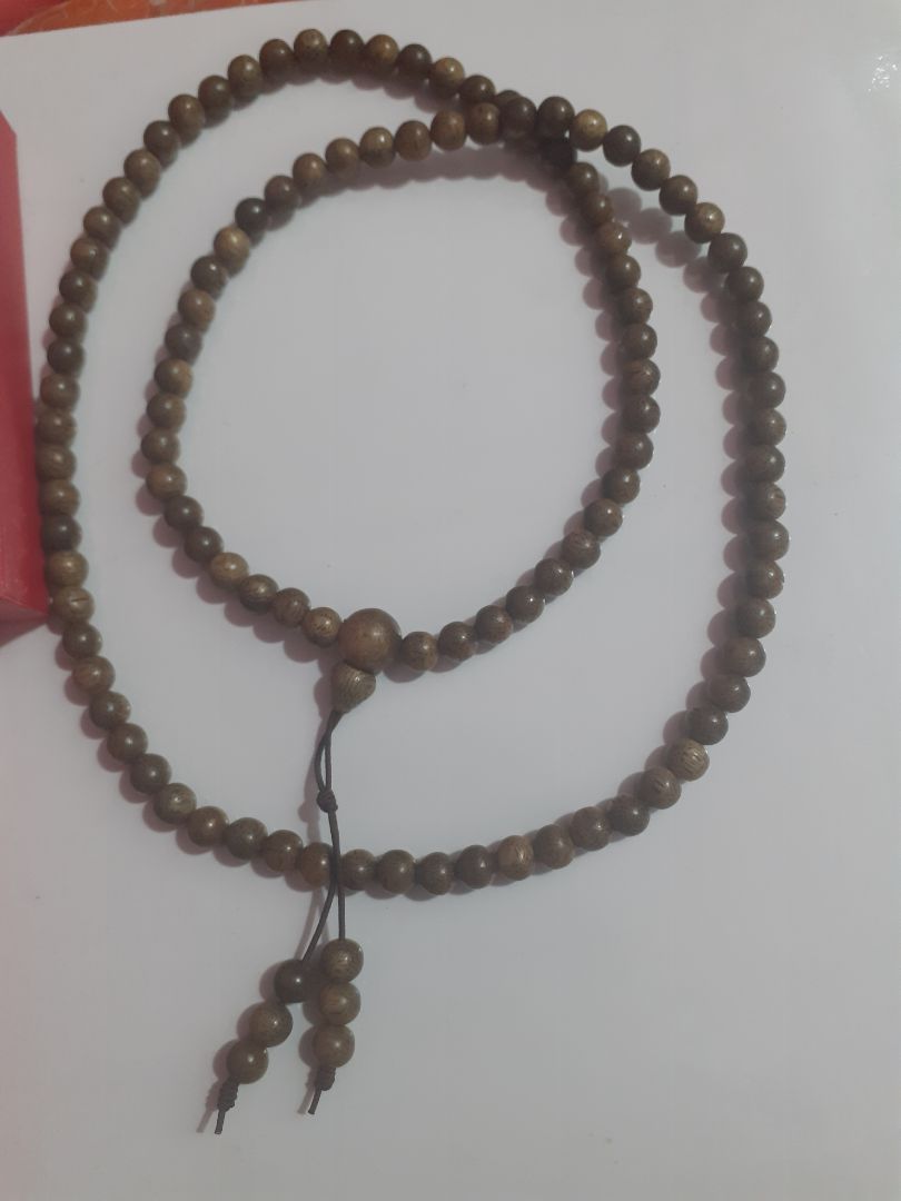 vòng tay thơm, đóng gói tốt, đẹp, nhưng mình thấy thắt dây hơi ẩu chút, nói chung tốt