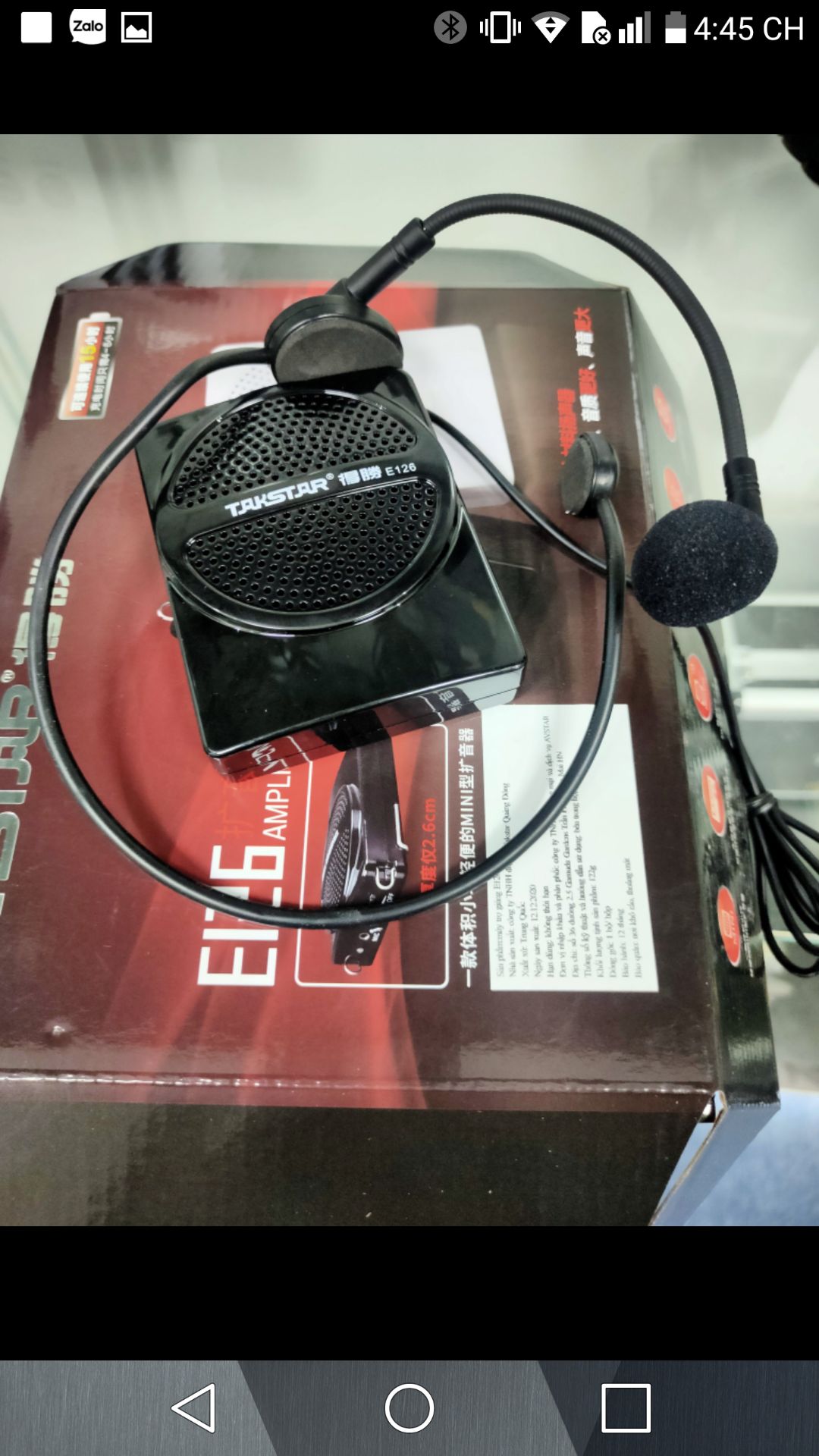 máy thiết kế nhỏ gọn, xinh xắn mà công suất loa nói khá to đấy, phù hợp cho phòng