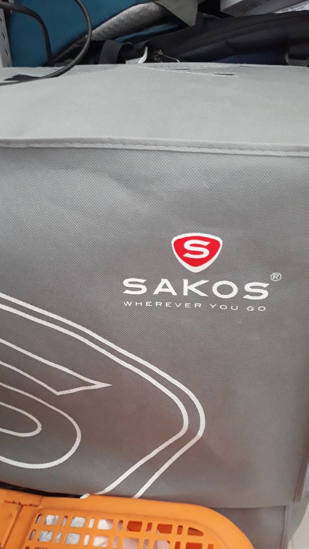 Vali rất tốt, chất lượng tốt. Đã thử nghiệm bằng cách xách đi du lịch về mới đánh giá. Nhược điểm thiết kế lồi nên mấy ông bốc xếp cứ kéo lê vali làm trầy xước hết.