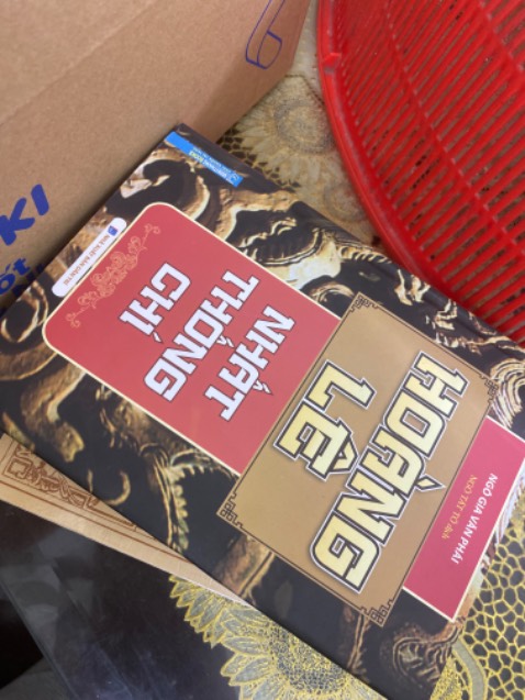 sách bìa cứng rất đẹp, tiki gói có chống sốc, mới đặt tối qua mà sáng nay đã giao r ạ, chú shipper nch dễ thương.