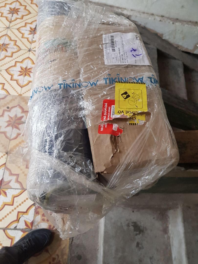 Sản phẩm đóng gói là hàng dễ vỡ nhưng khi nhận hàng thì hộp đóng gói bung bét. sản phẩm không sử dụng được, cắm điện thì đèn không sáng, tôi có gọi cho sdt của Comet thì được bảo liên hệ lại Tiki, hy vọng có câu trả lời cụ thể sớm nhất