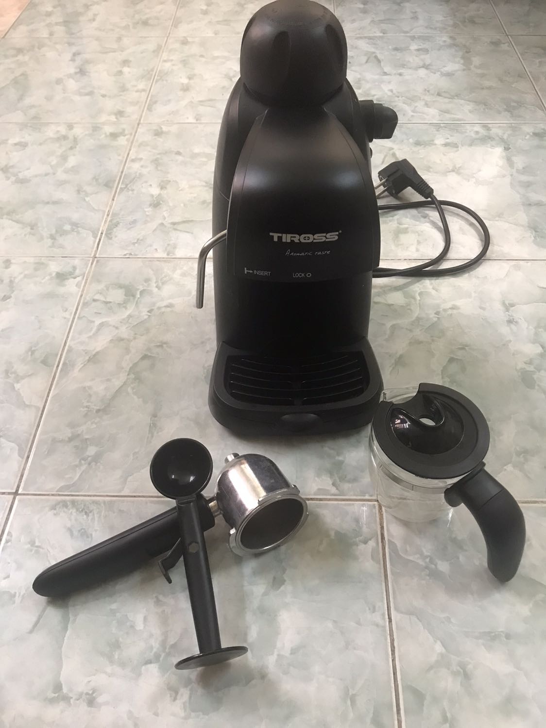 Máy pha cà phê rất thơm. Đặc biệt là lớp cream màu đẹp. Hiện tại do nhu cầu của mình sử dụng ít (mới sử dụng 5 lần) nên ai có nhu cầu mua máy này mình để lại giá tốt.