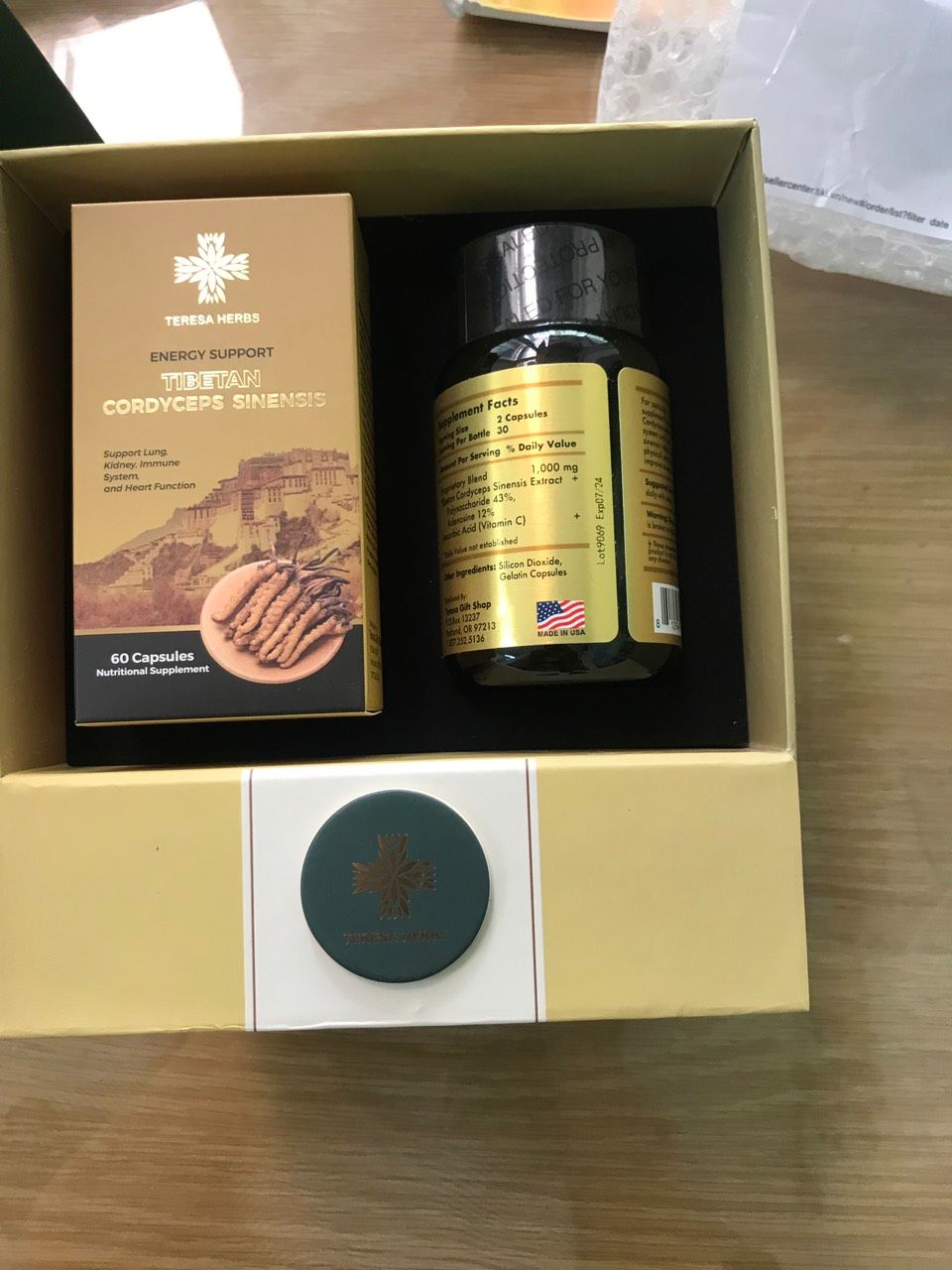 Sản phẩm đẹp hơn trong hình luôn mình mua làm quà tặng dịp lễ tết cho ông bà lớn tuổi. Mong ông bà nhiều sức khỏe, ông bà dùng hợp sẽ mua tiếp. Cám ơn shop.