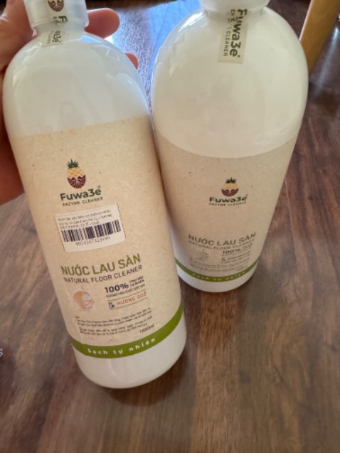 xài lâu r mới review hen, nước lau nhà đậm đặc sạch lắm lau ko nhớt nhen, đã mua lại nhìu lần thankiu sốp :)