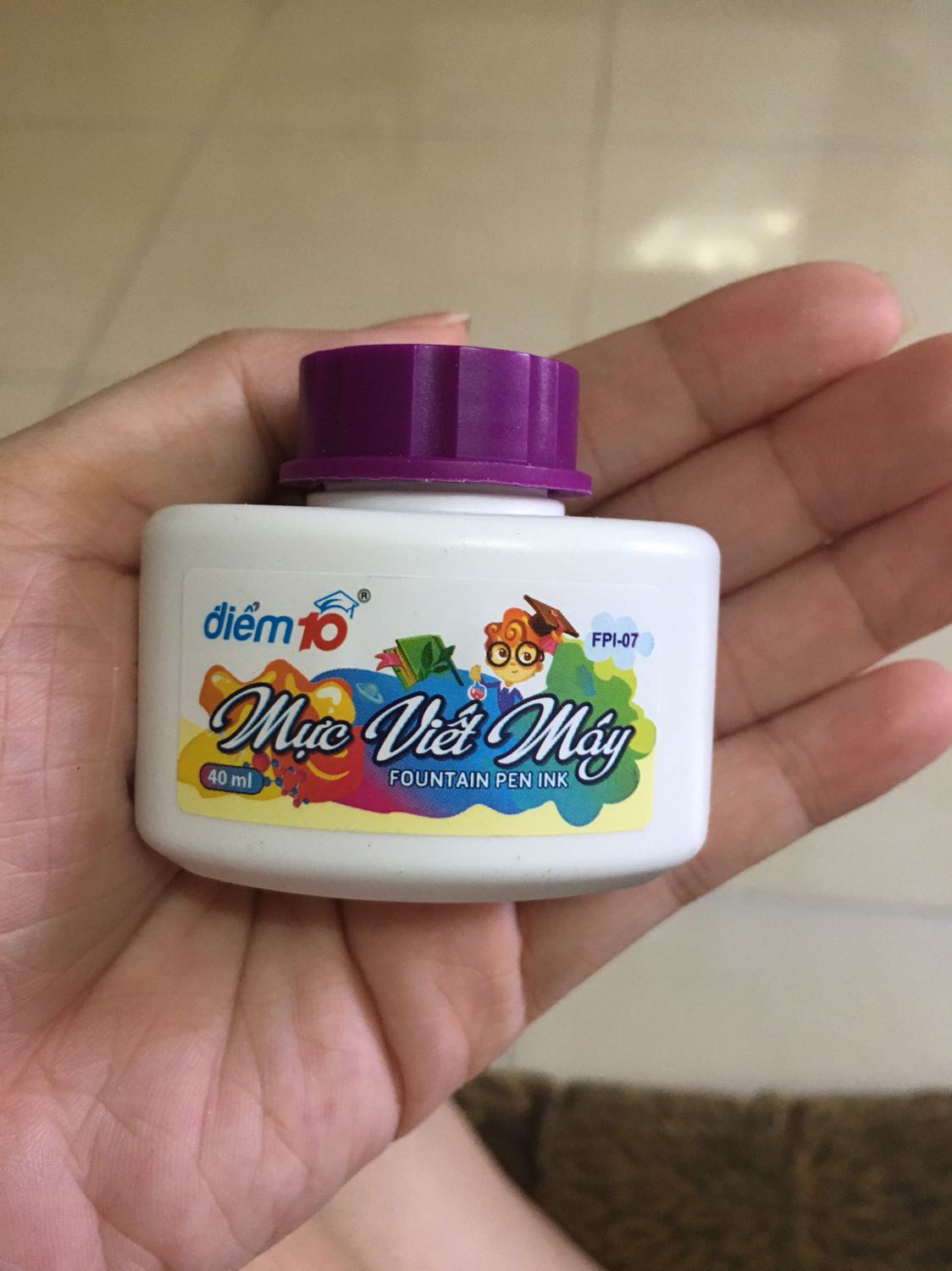 Hàng giao lâu cực kỳ, mình phải chủ động vào chat với shop để nhắc giao hàng, đóng gói cẩu thả, móp mép. Mình đã mua hàng của tiki rất nhiều lần nhưng tất cả những đơn hàng giao sau 1/10 đều chung tình trạng như vậy, tiki nên cải thiện việc đóng gói hàng hoá. Cảm giác thiếu tôn trọng khách hàng khi nhận gói đồ móp mép xộc xệch, bị vênh góc và rách như vậy.