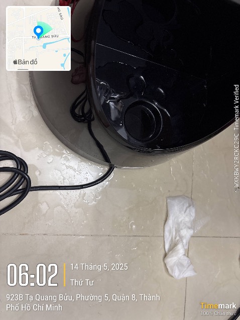 Mới sử dụng lần đầu tiên mà nó bị chảy nước ra quá trời! Thất vọng ghê!