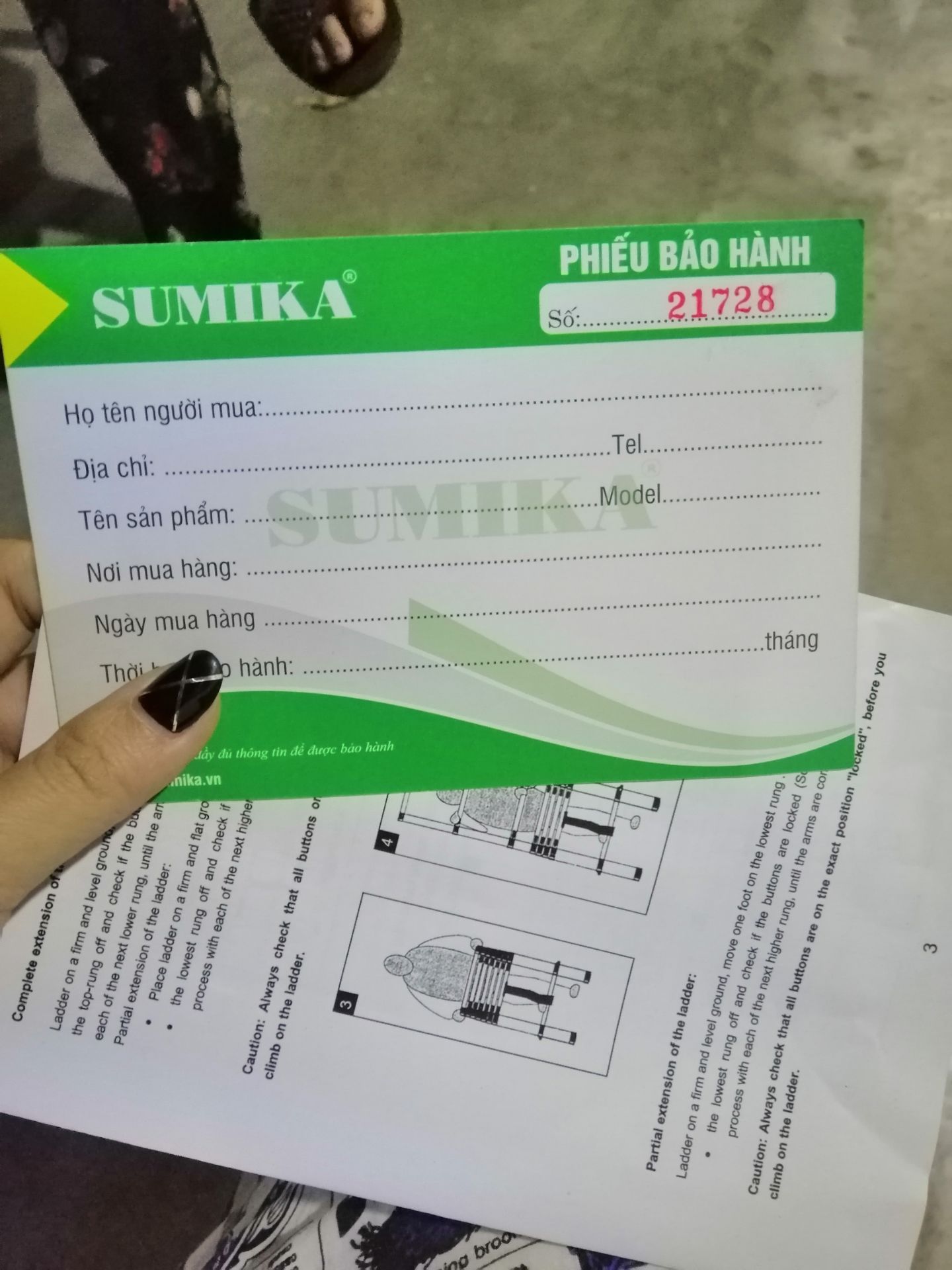 Tưởng nặng lắm, nhưng mình vẩn rinh nổi nha, ban đầu còn sợ nặng, thấy có chốt trên mỗi bậc nhưng không biết thời gian có lờn không,tạm thời ok