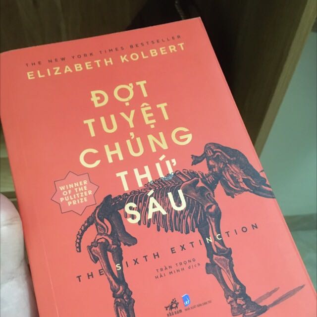Sách giao hình thức đẹp. Bìa đẹp. Nội dung mới đọc những trang đầu. Theo như tác giả thì cuốn này theo kiểu viết báo: thông tin và phân tích được rút ra từ những địa điểm cụ thể mà tác giả đã đến thăm.