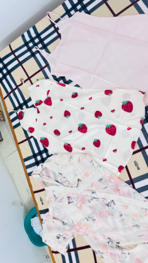 Vải mịn cực sang nha chị em, mặc vào tôn dáng sexy lắm tôn da trắng vải mềm bóng lụa đẹp dày vừa phải ôm rũ