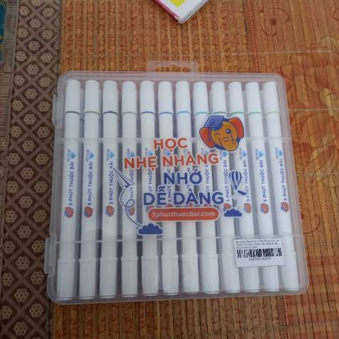 Giao hàng nhanh,lên màu tốt,mực hơi lem,có mùi cồn,khi tô thì mực bị in sang mạt sau