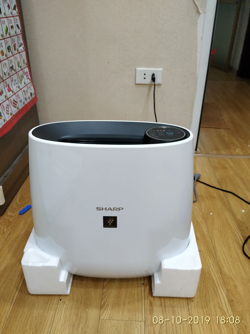Vừa mới nhận được hàng. Tiki đóng gói hàng rất cẩn thận. Mình mới đặt hôm qua mà hôm nay đã nhận được hàng dù không đặt tikinow. Máy to và đẹp hơn mình hình dung qua ảnh. Máy chạy rất êm. Nấc cao nhất còn không to bằng nấc 1 cái quạt nhà mình. Nấc nhỏ nhất thì hầu như ko nghe thấy gì. Tác dụng lọc khí thì chưa dùng nên chưa biết, sẽ quay lại nhận xét sau khi dùng một thời gian nữa. Vừa mới nhận được hàng. Tiki đóng gói hàng rất cẩn thận. Mình mới đặt hôm qua mà hôm nay đã nhận được hàng dù không đặt tikinow. Máy to và đẹp hơn mình hình dung qua ảnh. Máy chạy rất êm. Nấc cao nhất còn không to bằng nấc 1 cái quạt nhà mình. Nấc nhỏ nhất thì hầu như ko nghe thấy gì. Tác dụng lọc khí thì chưa dùng nên chưa biết, sẽ quay lại nhận xét sau khi dùng một thời gian nữa.