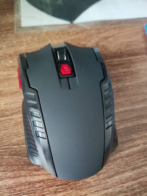 Chuột lỗi, giật giật, không biết con này lỗi hay dòng này nó thế. Không dùng được, chỉ ức chế