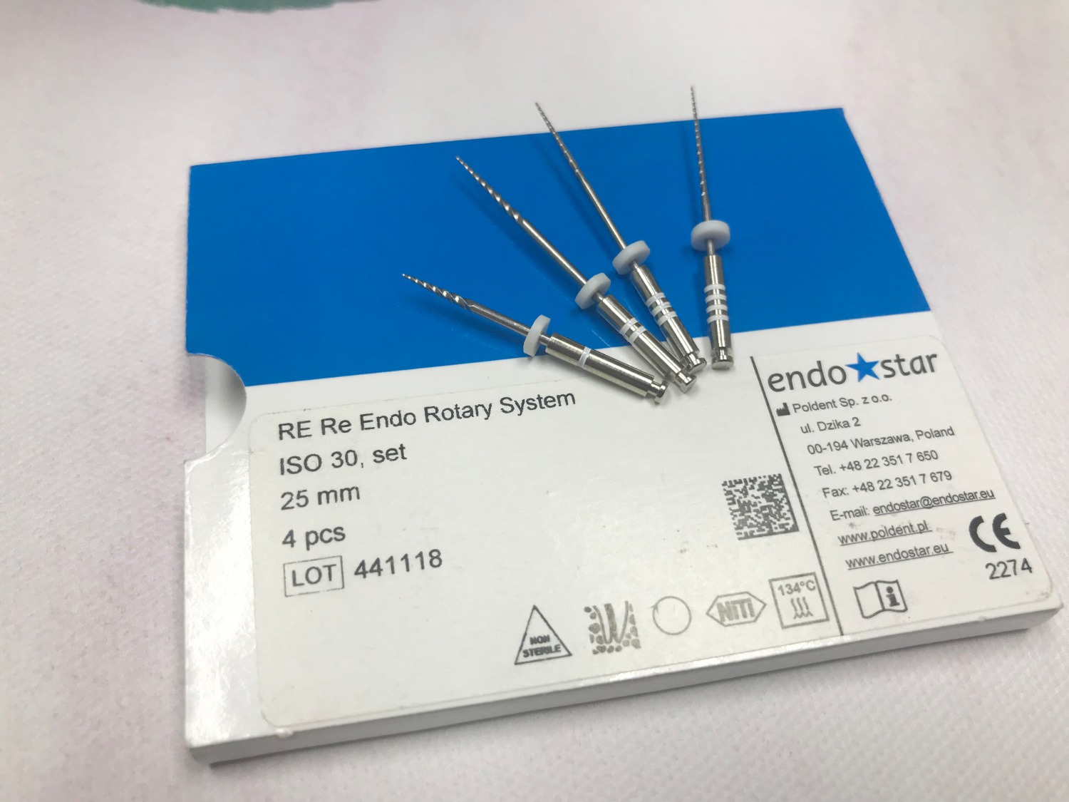 File Endostar này tôi đã mua dùng thử đợt triển lãm bên Đức, nong dũa rất sạch vì nó là dạng file dẻo nhưng không dẻo quá như các dòng ở Việt Nam đang bán, chinh phục được hầu hết các loại ống tủy từ thẳng đến cong phức tạp, nay lại thấy có trên Tiki mua có mã giảm giá nữa quá tiện lợi phải đặt thêm ngay. Lâu lắm rồi mới tìm được loại trâm file  giúp mình trong quá trình điều trị nội nha nhiều đến như vậy, thời gian, chi phí, công sức... Quá tuyệt! Cực kỳ recomment cho file này