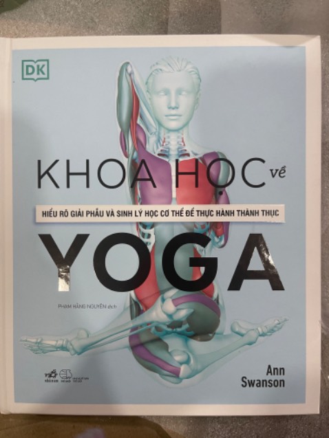 Sách mới tinh, gói kĩ, giao siêu nhanh, hôm qua đặt hôm nay có, giá lại rẻ hơn so với mặt bằng chung nữa chứ, mình cực kì hài lòng. Nội dung sách thì mình sẽ tìm hiểu từ từ, nhưng vì có cơ hội đọc được vài trang mình mê đắm đuối quá mới phải order về á