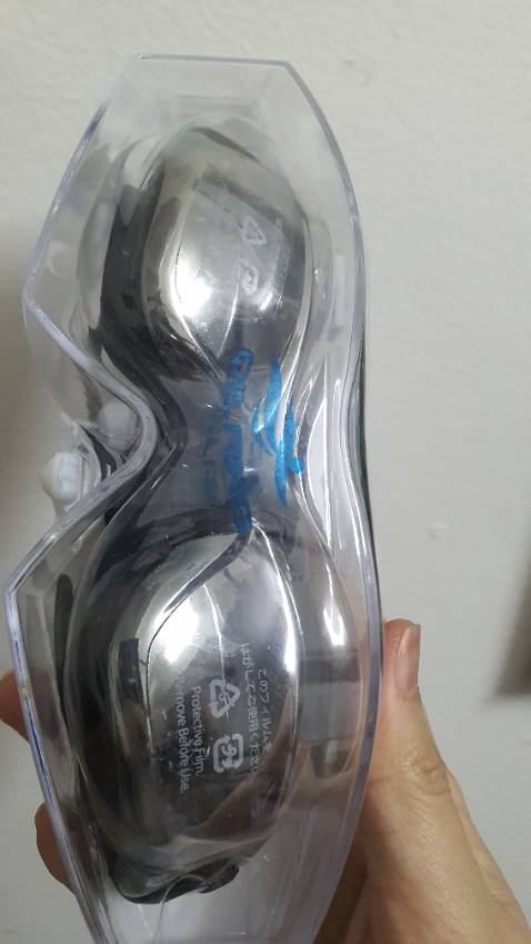 Hàng quảng cáo xuất xứ Việt Nam nhưng hàng nhận được lại là Trung Quốc. Trên bao bì có ghi tặng kèm mũ nhưng giao hàng không có.