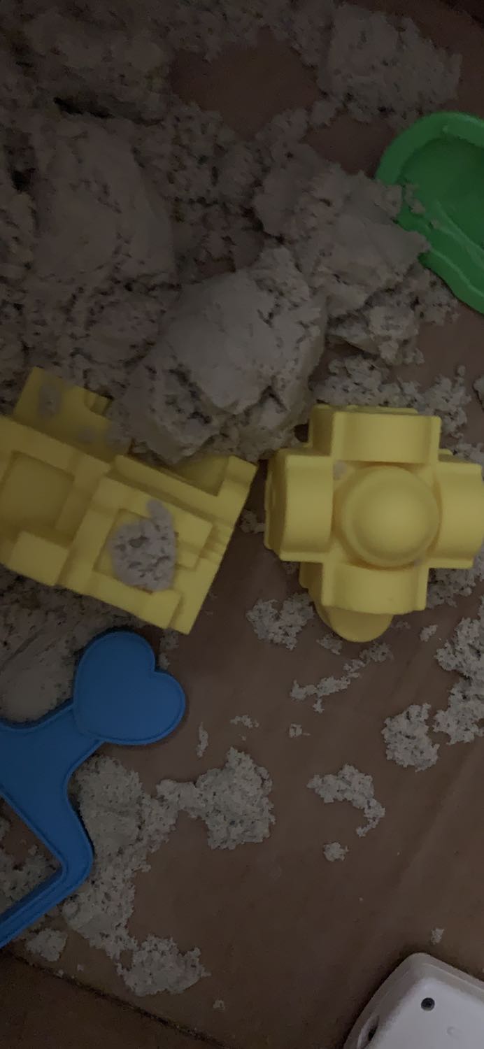 Hàng đẹp, bé chơi rất thích, không dính tay, dọn dẹp dễ. Bé cũng đỡ xài ipad