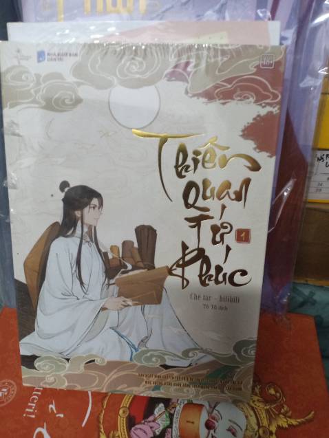 Sách mới nguyên seal, đầy đủ phụ kiện, shop đóng gói chu đáo, bọc chống sốc cẩn thận, giao hàng nhanh, vote 5 sao