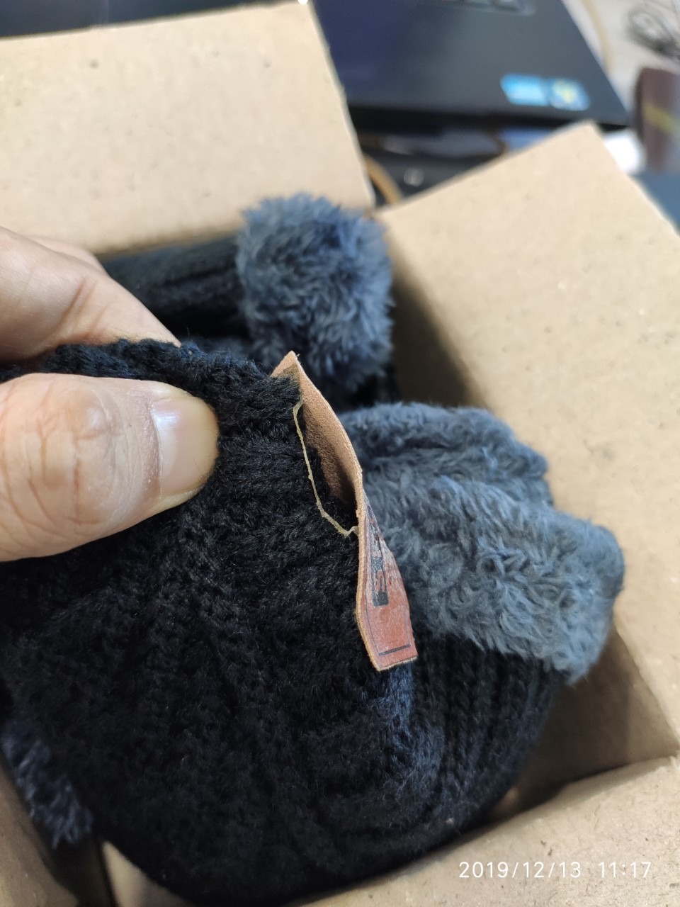 Chất vải xấu, đường may tệ, logo cũ bong tróc dán keo sơ xài, giao hàng 7 ngày mới nhận dc. QUÁ THẤT VỌNG VỀ SHOP Ở TIKI