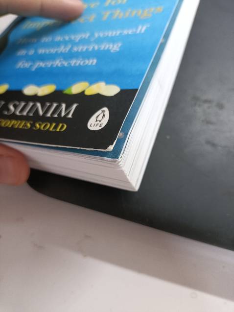 (*) Đánh giá không tính điểm
Đóng gói quá sơ sài, lúc vận chuyển đã làm cong 1 góc sách