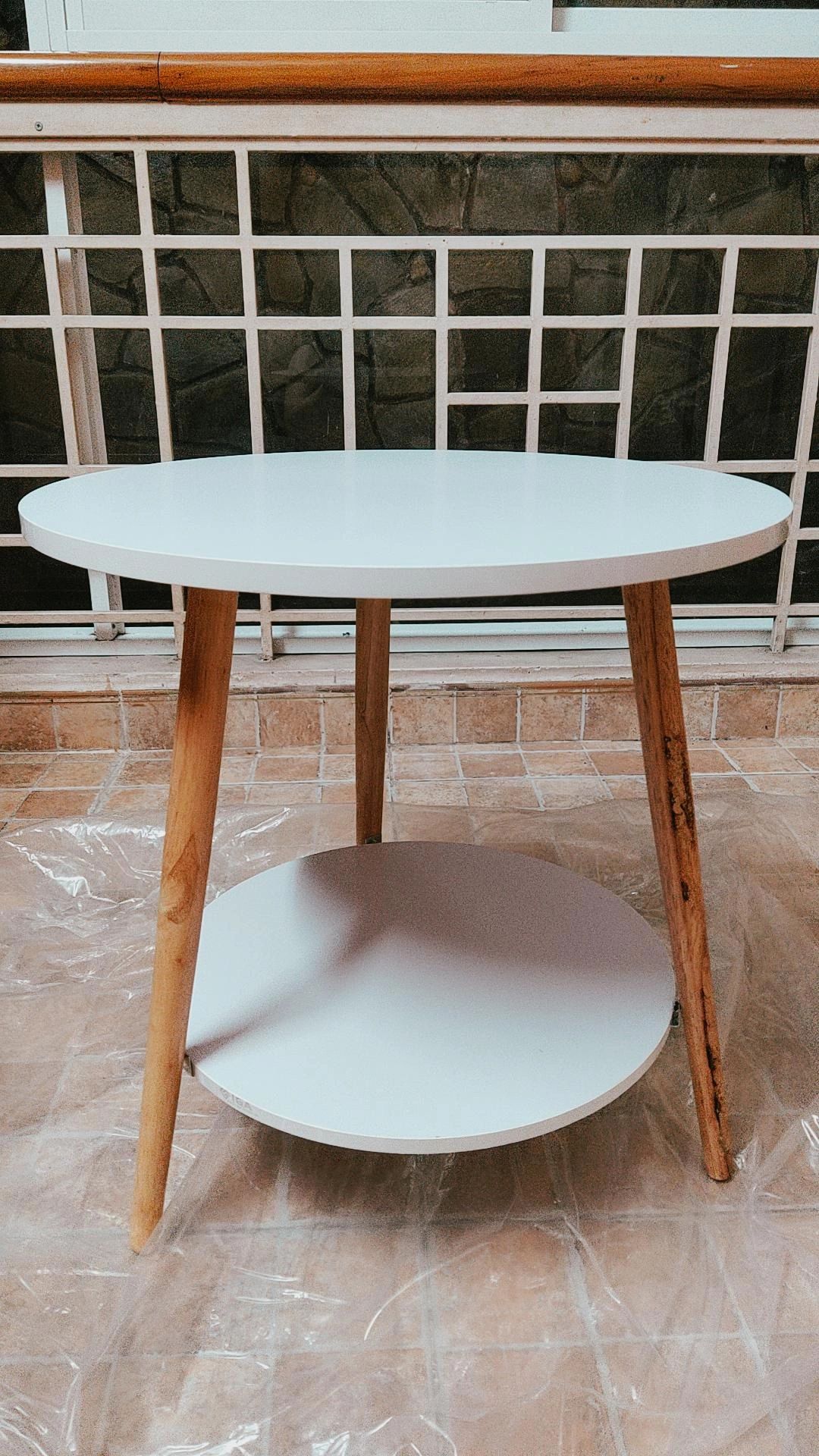 Bàn xinh xắn, nhưng khá khó lắp với nữ như mình, dưới bàn có lỗ để lắp vít nhưng chân bàn không có nên cứ lắp đại  không vừa lại tháo vít lắp lại. nếu có dh chi tiêt thì tốt quá. Bàn xinh xắn, nhưng khá khó lắp với nữ như mình, dưới bàn có lỗ để lắp vít nhưng chân bàn không có nên cứ lắp đại  không vừa lại tháo vít lắp lại. nếu có dh chi tiêt thì tốt quá.