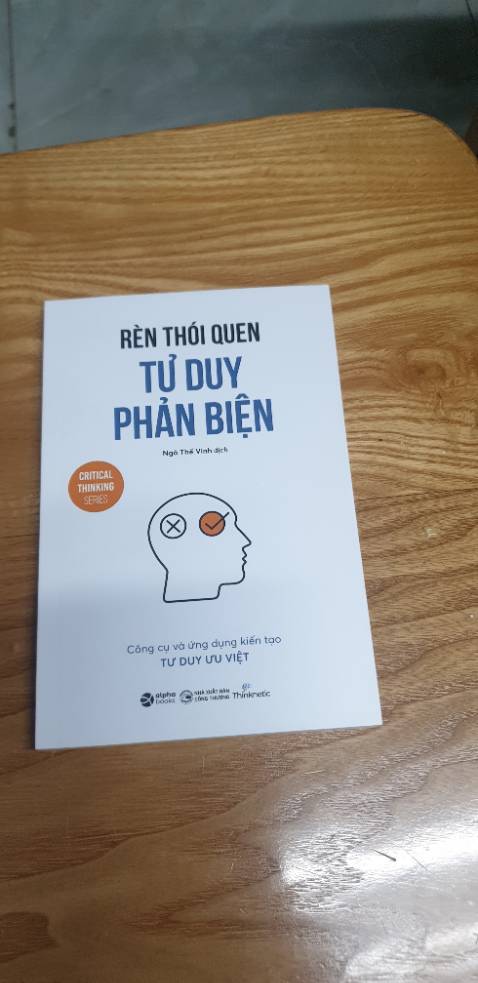 Được tặng 1 quyển nên phải bỏ xiền mua thêm 3 quyển cho đủ bộ