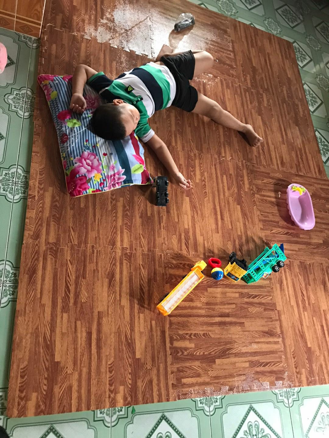 xốp dày đẹp lắm, mua 4 set lắp vừa xinh sàn nhà cho bé chơi ấm áp sạch sẽ. Mong sẽ dùng đc lâu. thanks shop xốp dày đẹp lắm, mua 4 set lắp vừa xinh sàn nhà cho bé chơi ấm áp sạch sẽ. Mong sẽ dùng đc lâu. thanks shop