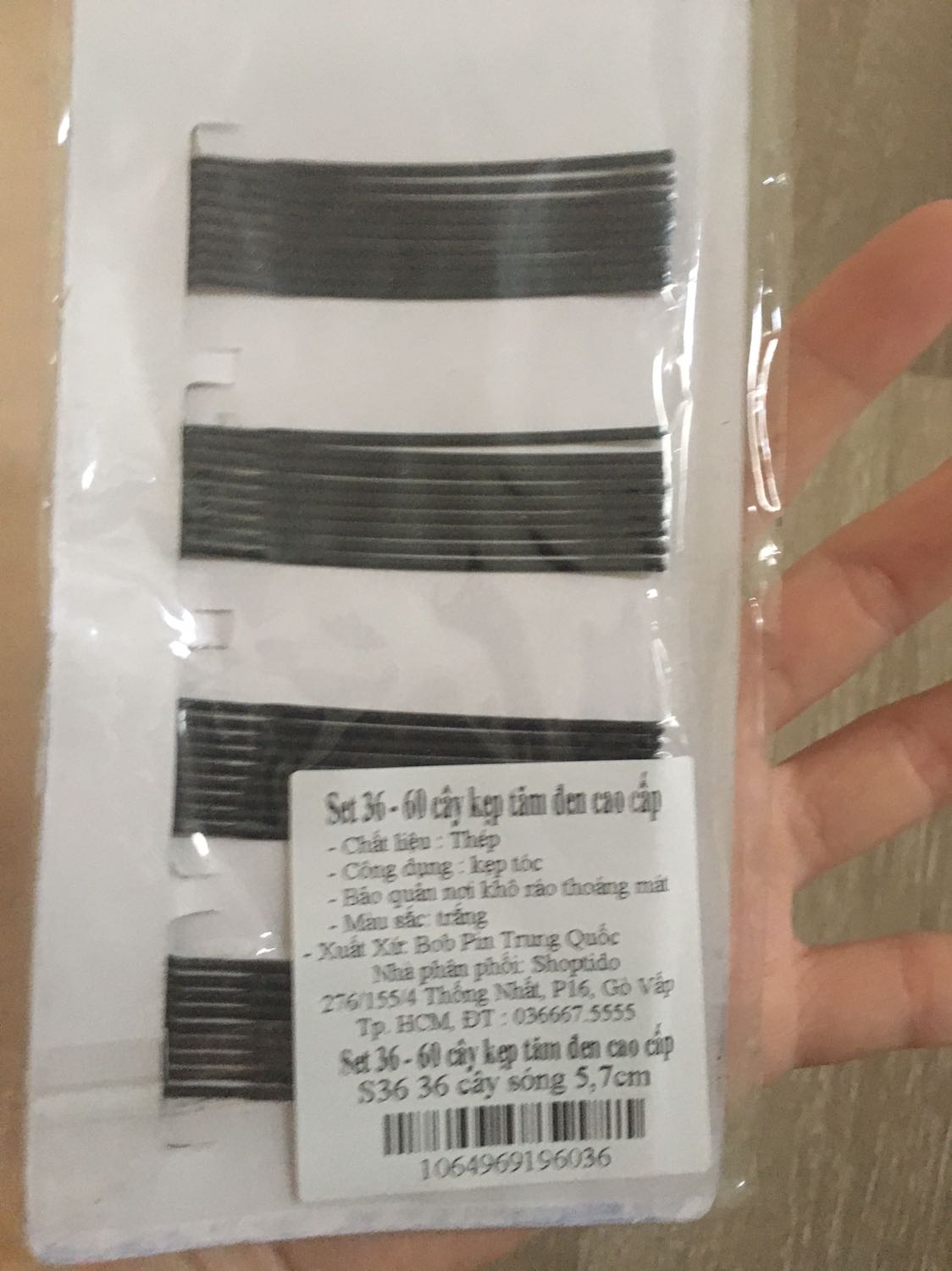 Giao nhanh 2h, đúng mẫu!
Giá ok: 11k cho 36 chiếc kẹp nhỏ!
Đóng gói hộp đàng hoàng, tem sp đủ nhưng sp hơi bị cũ chút, có vết bong tróc nhẹ trên sp như hình chụp!
Sp dùng ok kẹp lên nhẹ không đau da đầu khi gỡ,khuyến khích 5*