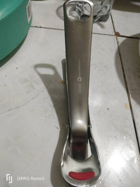 Kẹp chuẩn inox 304, gắp khay thức ăn rất chắc chắn. Điểm 10 cho chất lượng.