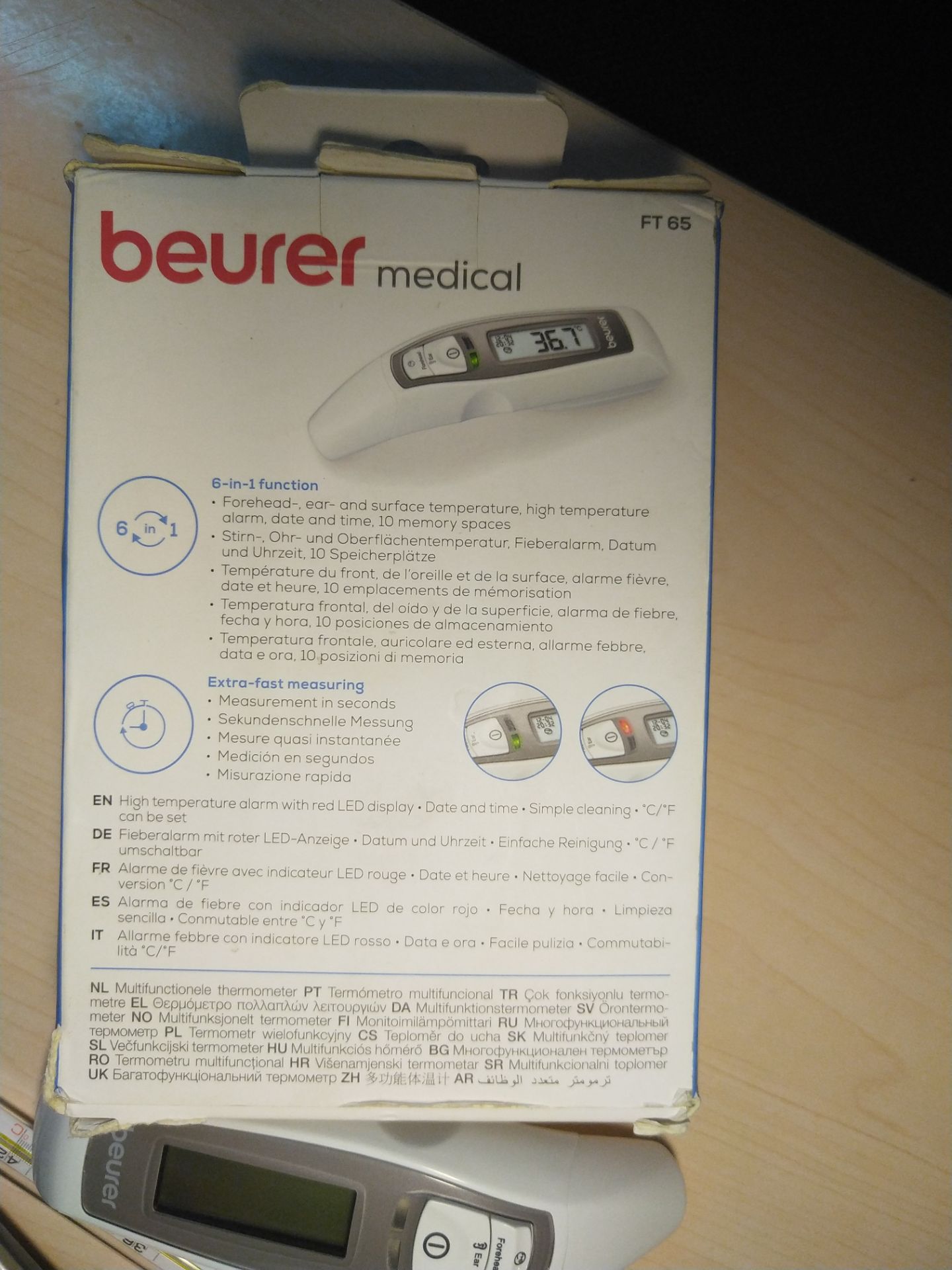 Sau một hồi tìm hiểu kỹ giữa các thương hiệu Microlife, Omron, Laica và Beurer mình quyết định chọn Beurer thương hiệu của Đức. *** lần 1 đo tai 36.4 lần 2 36.5 lần 3 là 36.4 trong khi nhiệt kế thủy ngân hiển thị là 36.6. Vậy nhiệt kế khá chính xác nhỉ. Đo trán sẽ cao hơn là 37.2. Chuyển sang đo vật, đo miệng phích nước để sau 12 tiếng được 79.8 độ. Đo nhiệt độ nước máy hâm sữa được 39.7 độ. Kết luận Nhiệt kế Beurer tốt. Về Tiki: Tiki đóng gói ngoài rất OK, còn bão bì sản phẩm thì hơi tệ, cái này chắc do bộ phận lưu kho làm chưa tốt
