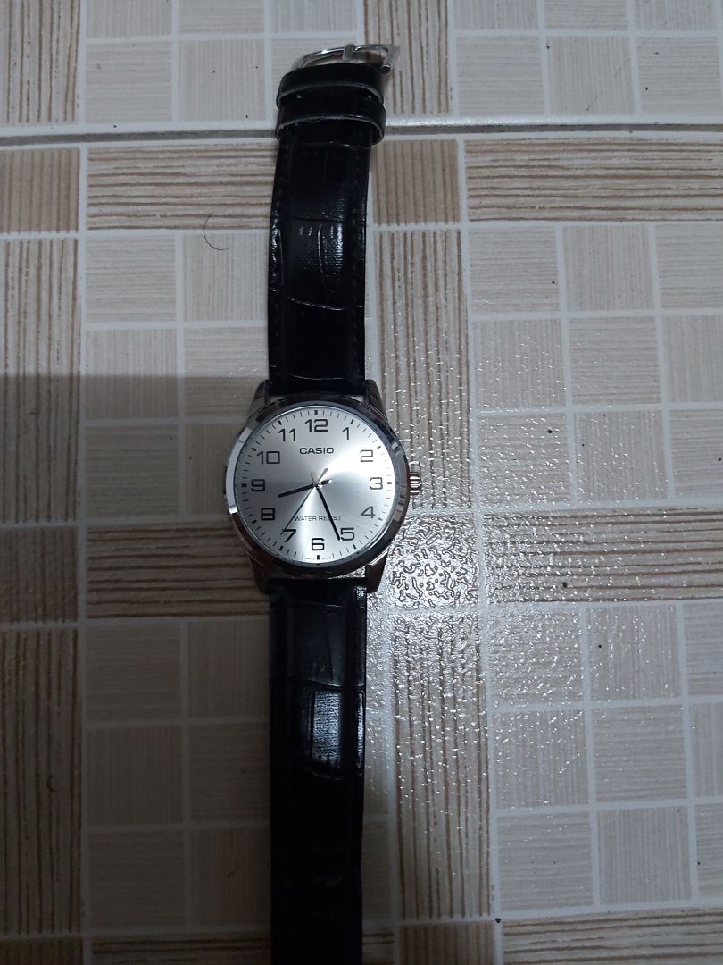 đeo chưa được tháng máy chạy trễ chậm thời gian không biết do pin hay do máy bị lỗi