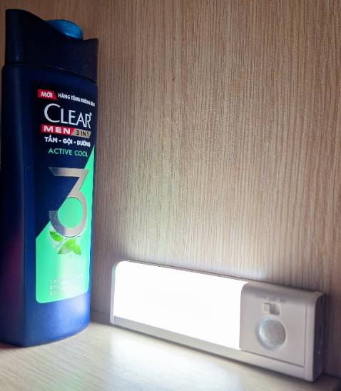 Đèn dùng rất tốt nha cả nhà. Xinh xắn dễ thương, vật liệu chắc chắn. Cảm ứng nhạy, ánh sáng dễ chịu, không chói mắt.