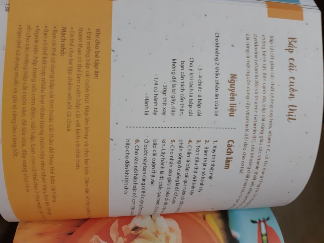 Hai cuốn này đều được in màu sắc tươi tắn, giấy ok. Tiki giao hàng rất nhanh, nhanh hơn dự kiến. Mình cho tiki 5 sao. Nhưng chỉ đánh giá 4 sao do cuốn Ăn dặm không phải là cuộc chiến có nhiều trang in bị lem mực. Nội dung thì mình chưa đọc, hy vọng bổ ích. 

Cuốn Ăn dặm kiểu Nhật thì chia làm nhiều phần: Những kiến thức về ăn dặm, phương pháp chế biến, công thức món ăn, Hỏi đáp và giải quyết khó khăn trong ăn dặm. Nội dung bổ ích