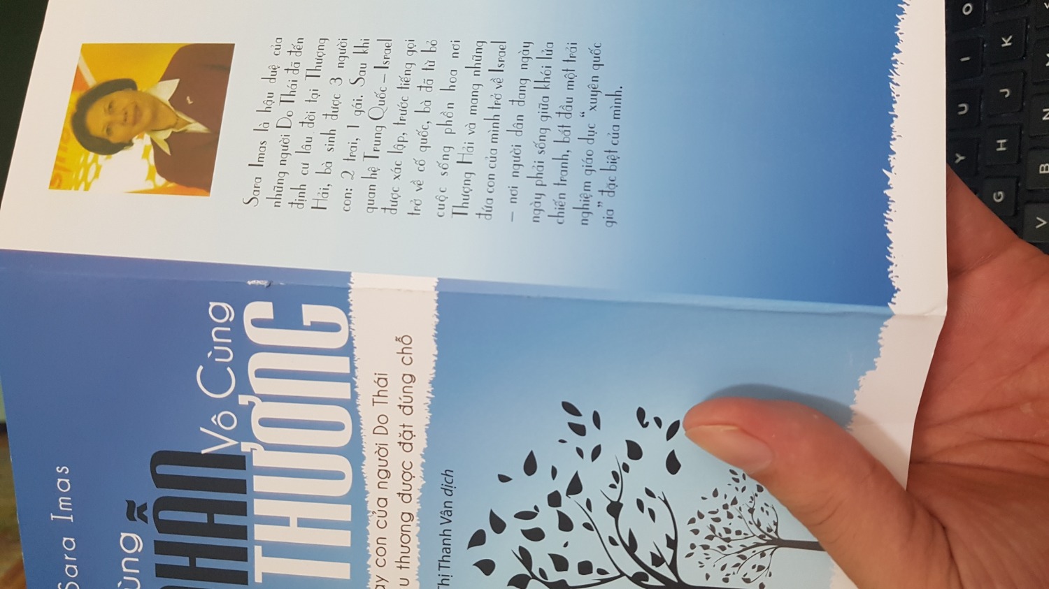 Tôi rất thất vọng về cuốn sách " Vô cùng tàn nhẫn, vô cùng yêu thương mà TIKI đã giao.
- Sách giấy xấu, nham nhở.
- khổ sách cắt ko vuông vắn, nhìn mắt thường cũng thấy méo mó, làm mất cảm hứng khi cầm cuốn sách lên đọcl