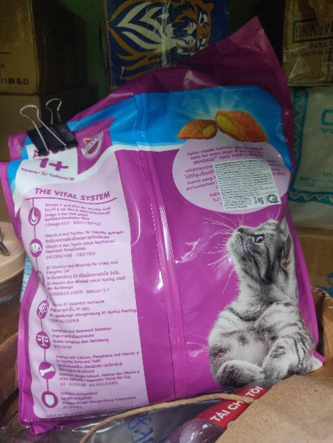 Mèo nhà mình rất thích loại hạt này. Tính ra thì giá khá là rẻ, nhất là lúc được giảm giá, chỉ rẻ thua hạt Reflex thôi ah. Bọc rất cẩn thận. Tiki giao hàng nhanh, nhân viên rất là dễ thương, lịch sự.