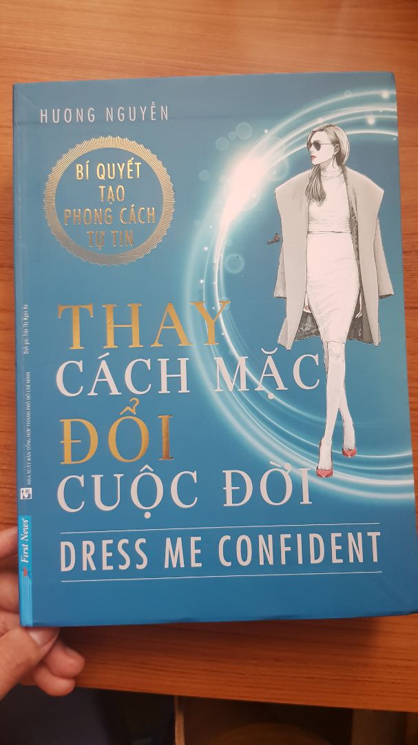 Về hình thức thì sách đẹp, giấy chất nè m.n
Shop đóng gói kỹ, tiki giao hàng nhanh.
Nội dung sách: mình chưa đọc hết, xem qua thì sách phù hợp vs giới văn phòng, các bạn beginner kiểu kiểu muốn build business image... Trong sách cũng có nhiều kiến thức thường thức cũng khá hay đó bạn.