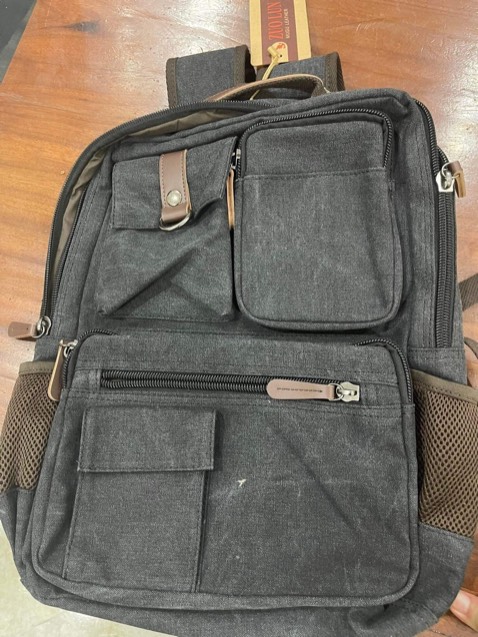 Chất liệu vài đẹp, bền, đường may chắc chắn ko sút chỉ, trọng lượng nhẹ