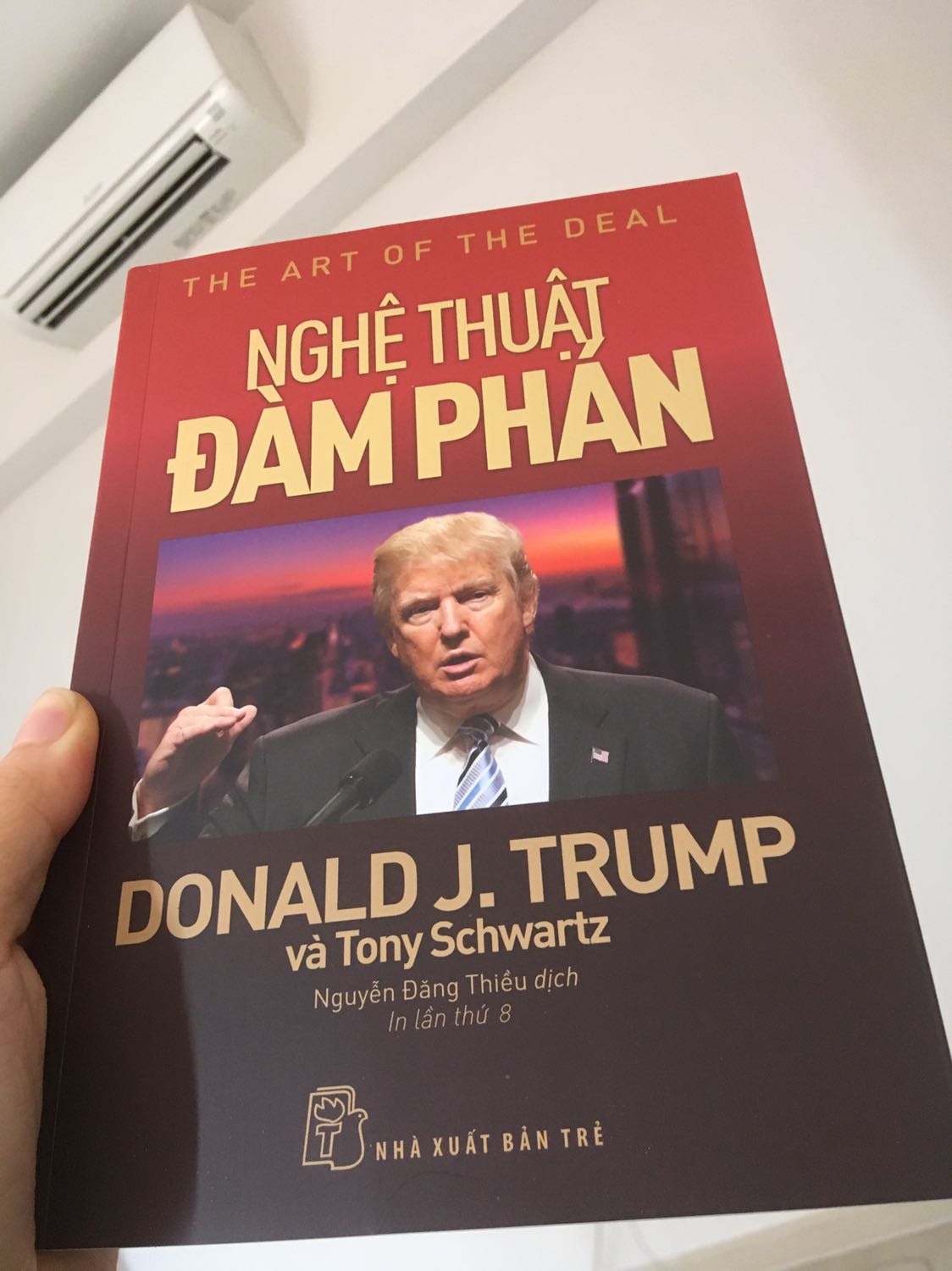 Bìa đẹp, sách mới có bọc, giấy mịn chữ lớn. 
Nội dung cần đọc thêm mới nhận xét được,