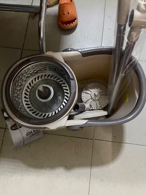 Shop giao hàng rất nhanh đặt 1 ngày là đã nhận rồi ,  bộ lau nhà màu rất đẹp , đó giờ ki sài hàng lock lock , ko biết chất lượng thế nào