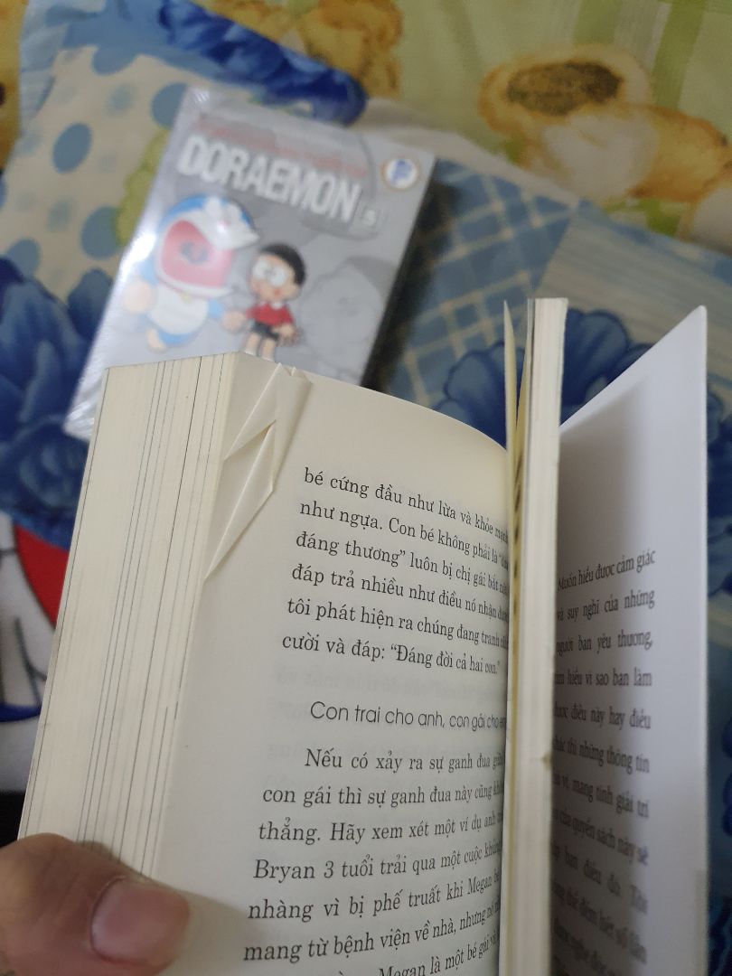 sách rất bụi, bẩn bị quăn góc. Rất không hài lòng