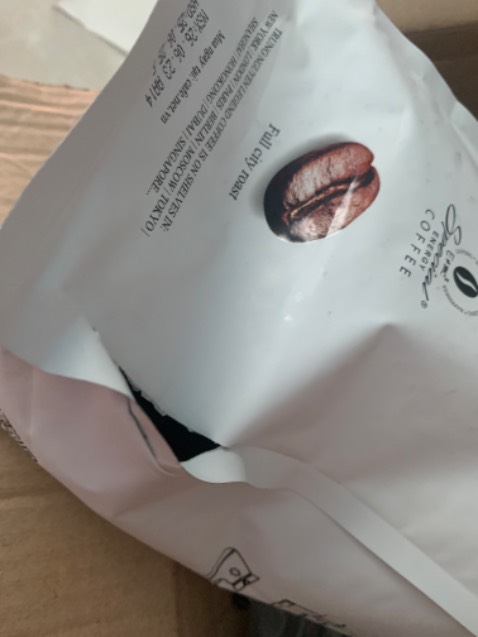 bịch cf bị rách đổ ra ngoài nhưng mình vẫn nhận hàng nên có góp ý tí với  Tiki là cần kiểm tra kỹ hơn trc khi đóng gói, 5 sao là cho nhân viên giao hàng nhé