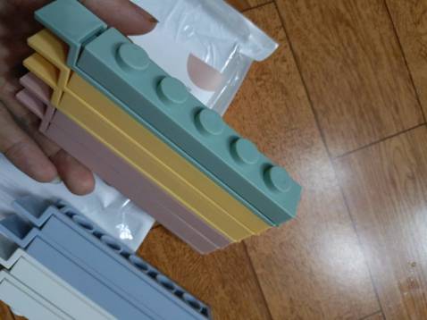 Trước kia thì mình mua máy hàn để hàn miệng túi nhưng khá bất tiện , và tốn kém do máy hàng bằng nhiệt rất đểu. Khi mình mua được mấy cái kẹp này thấy tiện , gọn nhẹ , dùng đi dùng lại được , đây là đơn thứ 2 mình mua ở shop . Phải chi inochi ra thêm mẫu dài hơn để phù hợp với nhu cầu sử dụng