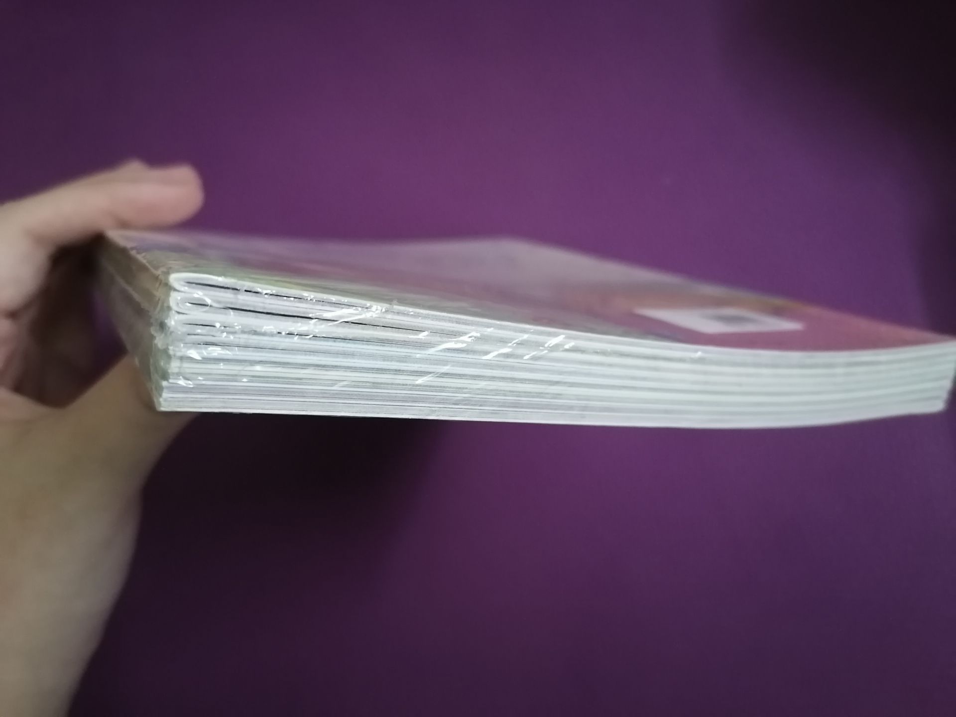 Hình vẽ rất dễ thương, màu rất nền dịu mắt, giấy đẹp. Bộ có nhiều cuốn với nhiều nội dung khác nhau đa dạng. Nói chung là khá ổn.