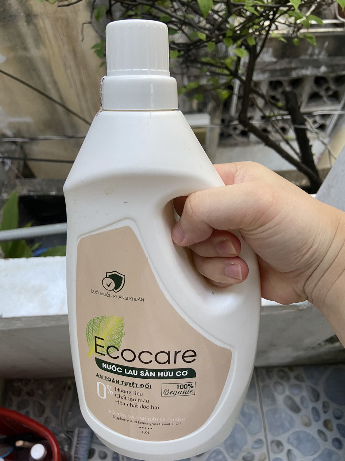 Sản phẩm dùng ổn. Có bọt vừa phải và mùi chanh sả dễ chịu. Ủng hộ sản phẩm hữu cơ thân thiện với môi trường nha mọi người ơi. Này là sản phẩm của Việt Nam nữa. Sản phẩm dùng ổn. Có bọt vừa phải và mùi chanh sả dễ chịu. Ủng hộ sản phẩm hữu cơ thân thiện với môi trường nha mọi người ơi. Này là sản phẩm của Việt Nam nữa.