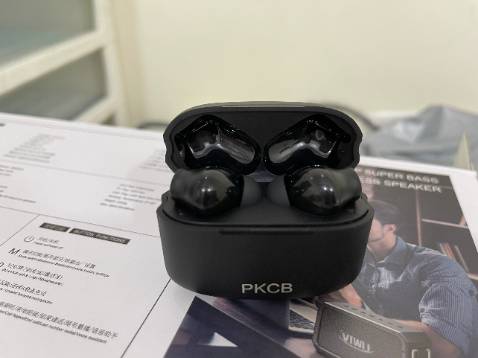 Tai nghe rất chắc chắn luôn, mình sẽ mua thêm ủng hộ shop, đã mua nhiều mẫu tai nghe của shop đều rất ưng ý, mình sẽ giới thiệu shop cho bạn bè, mong shop có nhiều sản phẩm giá rẻ mà lại chất lượng như vầy để bán cho mọi người dùng nhé, cảm ơn shop, chúc shop làm ăn phát đạt