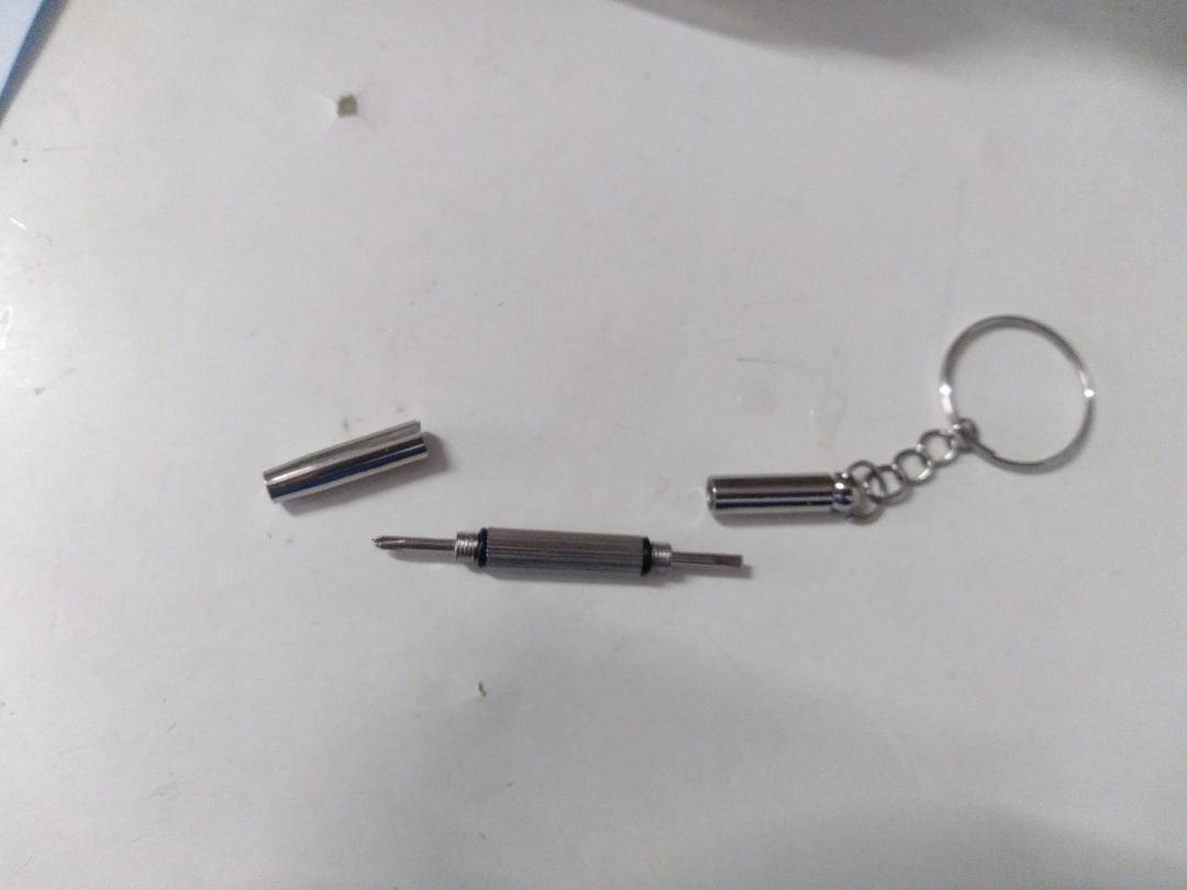 săn sale nên có 1k 1 cái thôi, có thêm mã 5k của shop nữa nên coi như mình mua free luôn 😝 gói hàng ổn, mua về vặn thay pin máy tính casio hay mắt kính gì cũng được nè