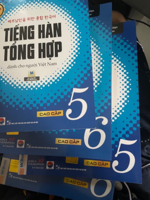 Giao hàng nhanh, sách okii không có vấn đề gì ^^ 
잘 받았습니다. 고맙습니당~