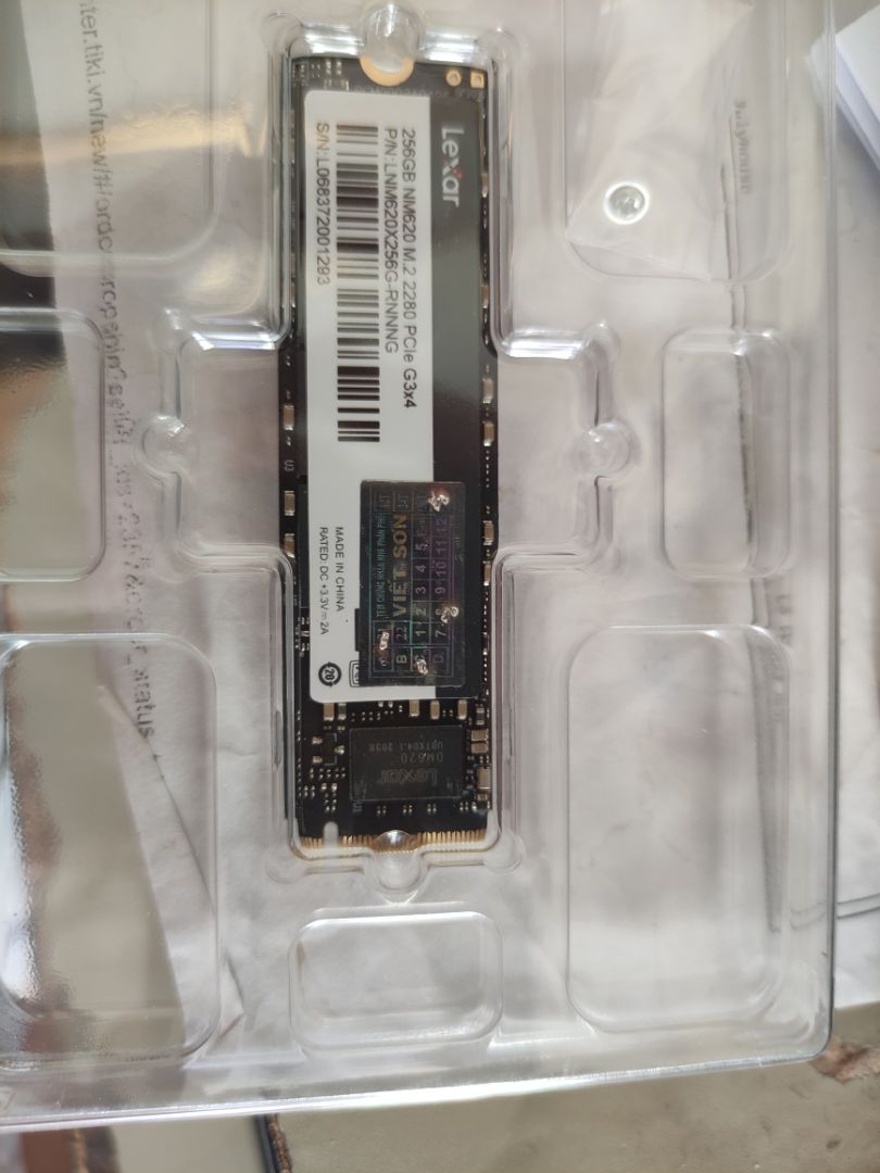 mua dc giá tốt 745k. tốc độ đọc/ghi 2400/1100 rất ok. load win mượt hơn hẳn ssd sata 3. tặng kèm ốc rất chu đáo dù main có kèm rồi.
